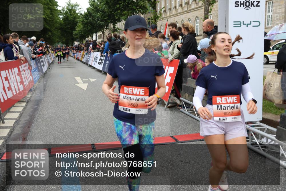 14.06.2026 - REWE Women's Run Strokosch-Dieckow http://msf.ph/oto/9768651 14.06.2026 10:59:48 Ziel 5536, 5560, 5590, 5634, 5642, 5928, 6016, 6017 meine-sportfotos.de