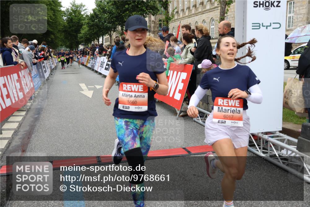 14.06.2026 - REWE Women's Run Strokosch-Dieckow http://msf.ph/oto/9768661 14.06.2026 10:59:48 Ziel 5536, 5560, 5590, 5634, 5642, 5928, 6016, 6017 meine-sportfotos.de