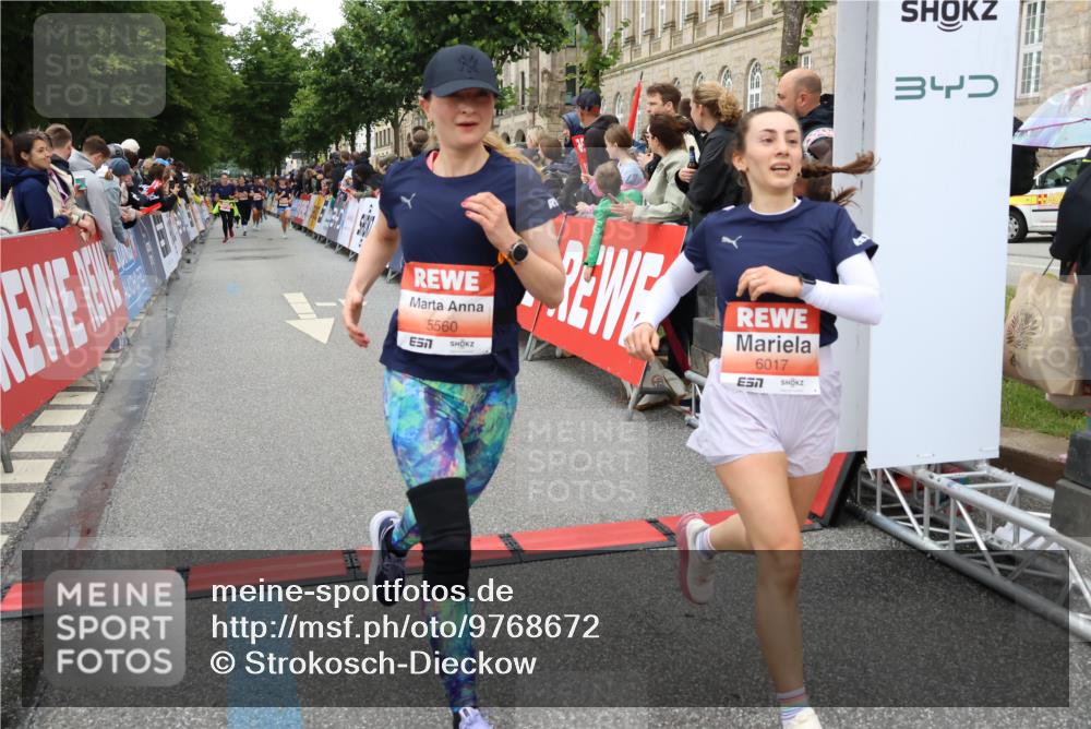 14.06.2026 - REWE Women's Run Strokosch-Dieckow http://msf.ph/oto/9768672 14.06.2026 10:59:48 Ziel 5536, 5560, 5590, 5634, 5642, 5928, 6016, 6017 meine-sportfotos.de