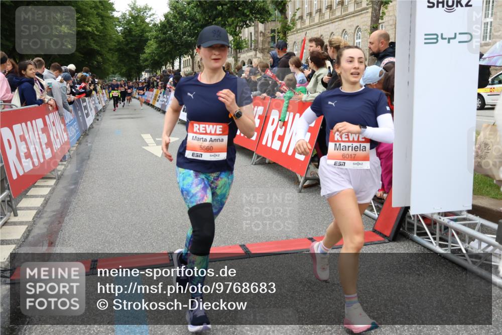 14.06.2026 - REWE Women's Run Strokosch-Dieckow http://msf.ph/oto/9768683 14.06.2026 10:59:47 Ziel 5418, 5536, 5560, 5590, 5634, 5642, 5928, 6016, 6017 meine-sportfotos.de