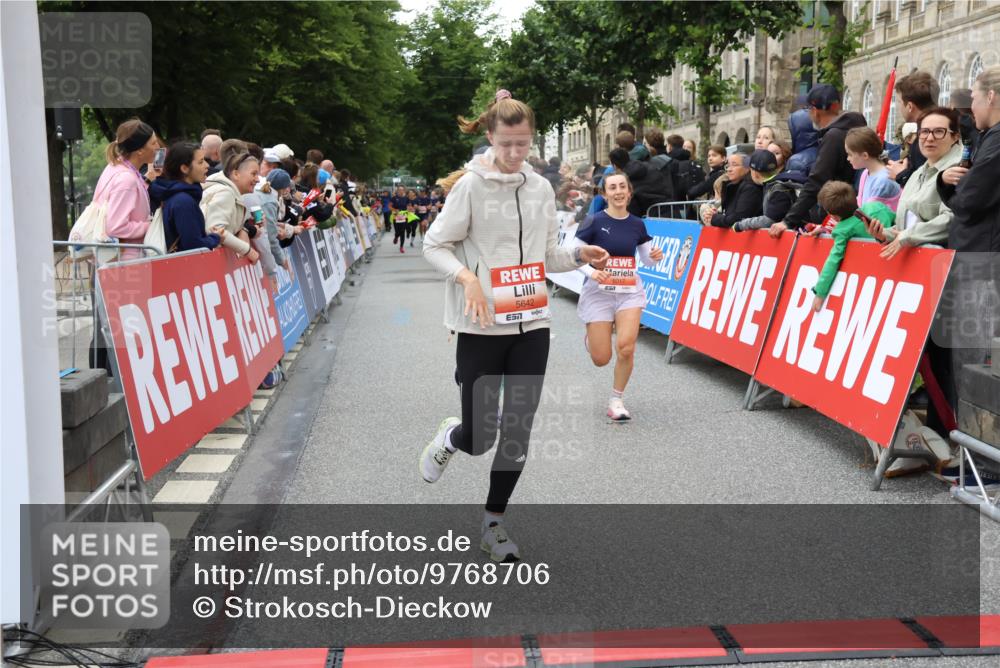 14.06.2026 - REWE Women's Run Strokosch-Dieckow http://msf.ph/oto/9768706 14.06.2026 10:59:46 Ziel 5117, 5418, 5536, 5560, 5590, 5634, 5642, 5928, 6016, 6017 meine-sportfotos.de