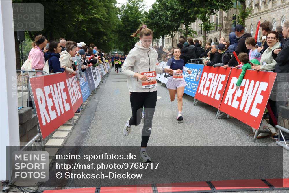 14.06.2026 - REWE Women's Run Strokosch-Dieckow http://msf.ph/oto/9768717 14.06.2026 10:59:46 Ziel 5117, 5418, 5536, 5560, 5590, 5634, 5642, 5928, 6016, 6017 meine-sportfotos.de