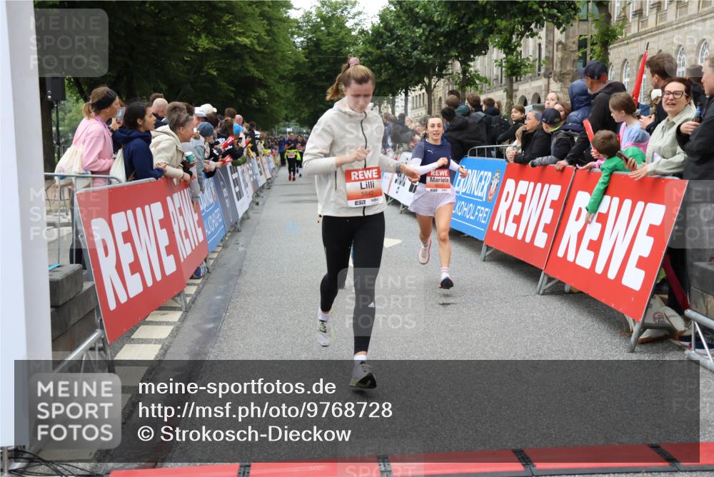 14.06.2026 - REWE Women's Run Strokosch-Dieckow http://msf.ph/oto/9768728 14.06.2026 10:59:46 Ziel 5117, 5418, 5536, 5560, 5590, 5634, 5642, 5928, 6016, 6017 meine-sportfotos.de