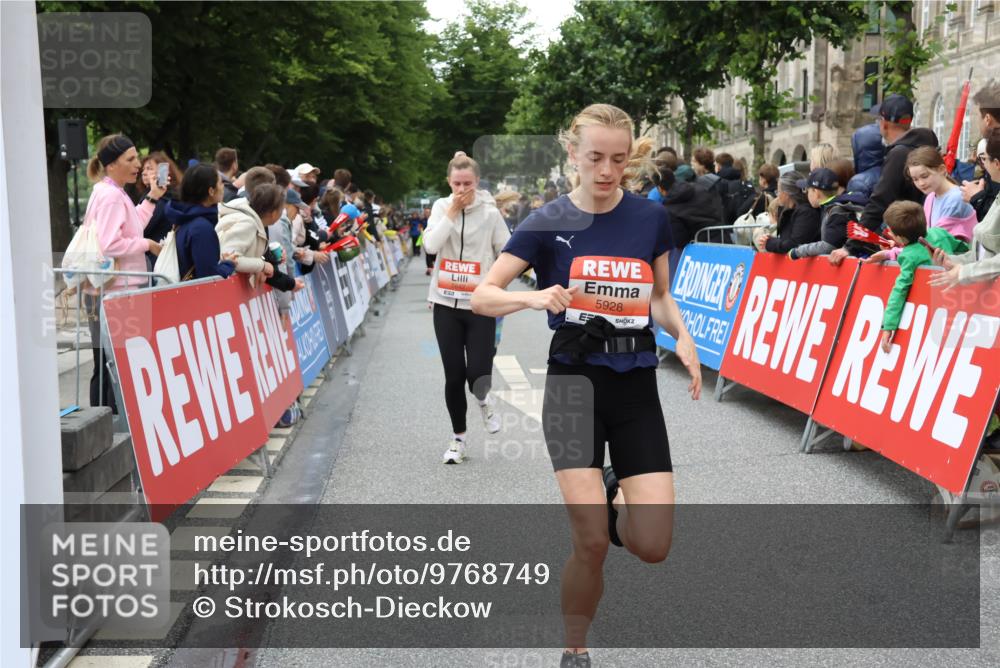 14.06.2026 - REWE Women's Run Strokosch-Dieckow http://msf.ph/oto/9768749 14.06.2026 10:59:45 Ziel 5117, 5418, 5536, 5560, 5590, 5634, 5642, 5928, 6016, 6017 meine-sportfotos.de