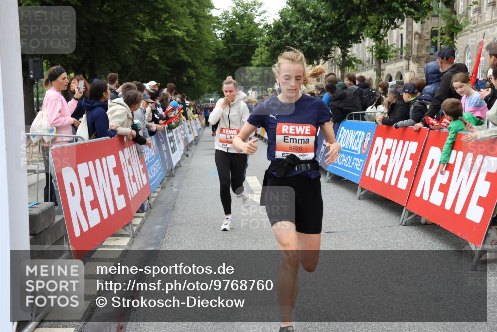 14.06.2026 - REWE Women's Run Strokosch-Dieckow http://msf.ph/oto/9768760 14.06.2026 10:59:45 Ziel 5117, 5418, 5536, 5560, 5590, 5634, 5642, 5928, 6016, 6017 meine-sportfotos.de