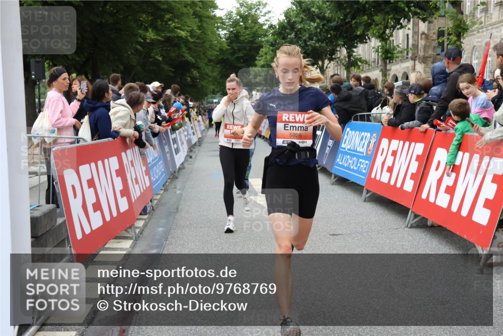 14.06.2026 - REWE Women's Run Strokosch-Dieckow http://msf.ph/oto/9768769 14.06.2026 10:59:45 Ziel 5117, 5418, 5536, 5560, 5590, 5634, 5642, 5928, 6016, 6017 meine-sportfotos.de