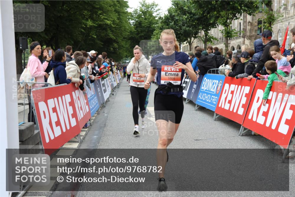 14.06.2026 - REWE Women's Run Strokosch-Dieckow http://msf.ph/oto/9768782 14.06.2026 10:59:45 Ziel 5117, 5418, 5536, 5560, 5590, 5634, 5642, 5928, 6016, 6017 meine-sportfotos.de