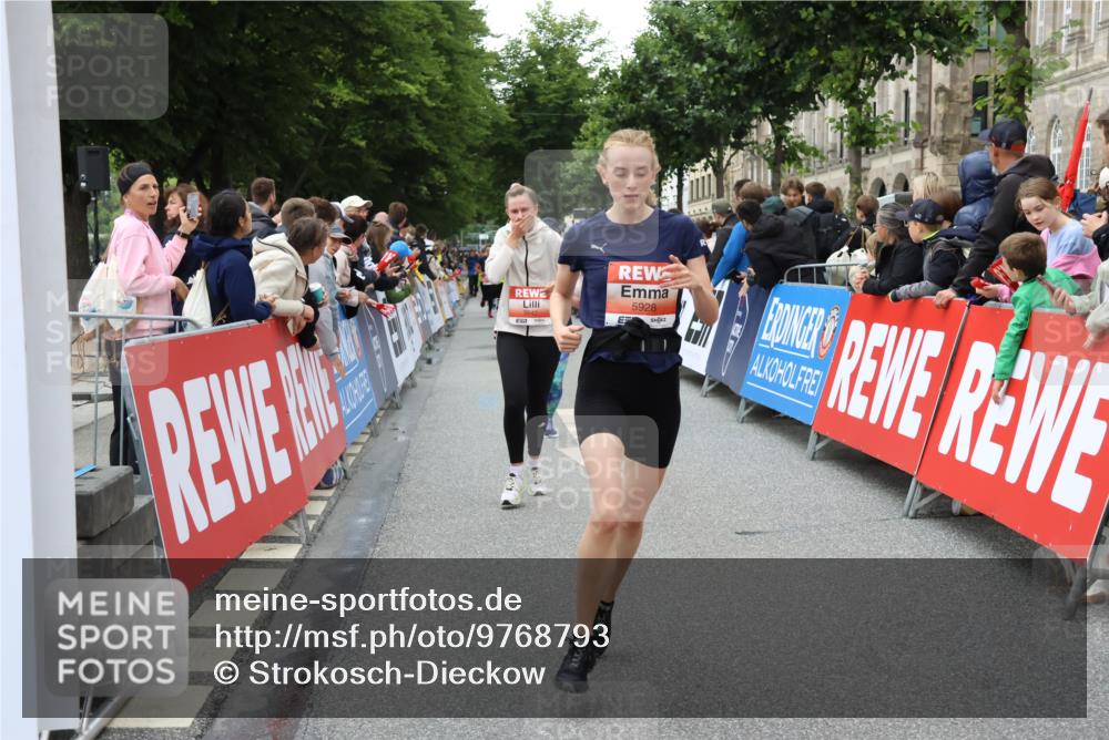 14.06.2026 - REWE Women's Run Strokosch-Dieckow http://msf.ph/oto/9768793 14.06.2026 10:59:45 Ziel 5117, 5418, 5536, 5560, 5590, 5634, 5642, 5928, 6016, 6017 meine-sportfotos.de