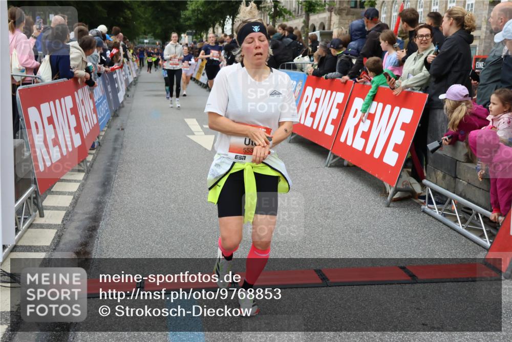 14.06.2026 - REWE Women's Run Strokosch-Dieckow http://msf.ph/oto/9768853 14.06.2026 10:59:42 Ziel 5032, 5117, 5418, 5536, 5590, 5634, 5642, 5701, 5928, 6016 meine-sportfotos.de