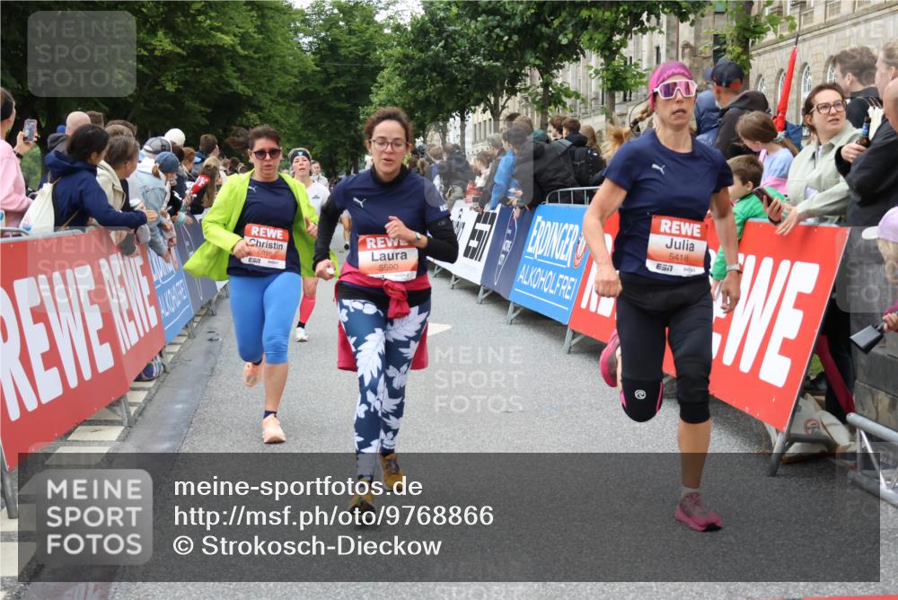 14.06.2026 - REWE Women's Run Strokosch-Dieckow http://msf.ph/oto/9768866 14.06.2026 10:59:39 Ziel 5032, 5117, 5404, 5409, 5418, 5536, 5590, 5634, 5701, 6016 meine-sportfotos.de