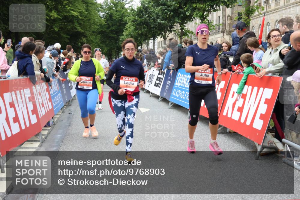 14.06.2026 - REWE Women's Run Strokosch-Dieckow http://msf.ph/oto/9768903 14.06.2026 10:59:39 Ziel 5032, 5117, 5404, 5409, 5418, 5536, 5590, 5634, 5701, 6016 meine-sportfotos.de