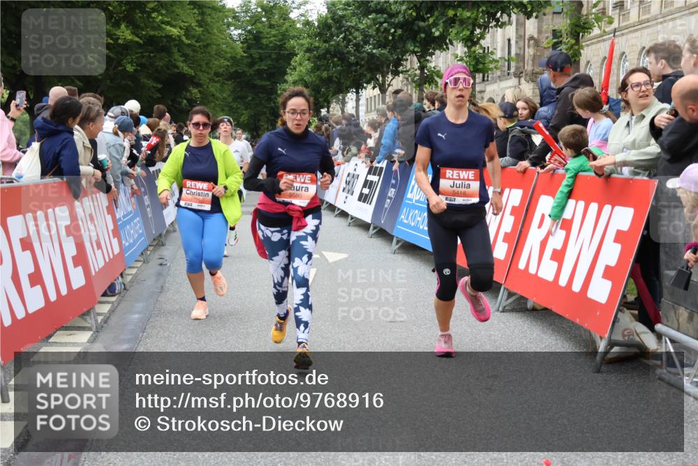 14.06.2026 - REWE Women's Run Strokosch-Dieckow http://msf.ph/oto/9768916 14.06.2026 10:59:39 Ziel 5032, 5117, 5404, 5409, 5418, 5536, 5590, 5634, 5701, 6016 meine-sportfotos.de