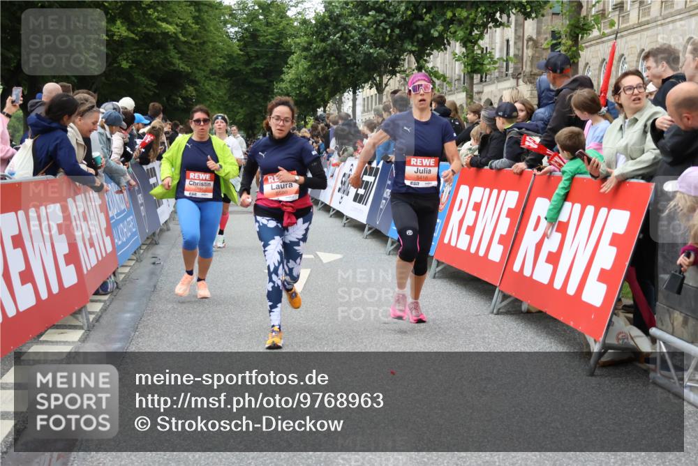 14.06.2026 - REWE Women's Run Strokosch-Dieckow http://msf.ph/oto/9768963 14.06.2026 10:59:39 Ziel 5032, 5117, 5404, 5409, 5418, 5536, 5590, 5634, 5701, 6016 meine-sportfotos.de