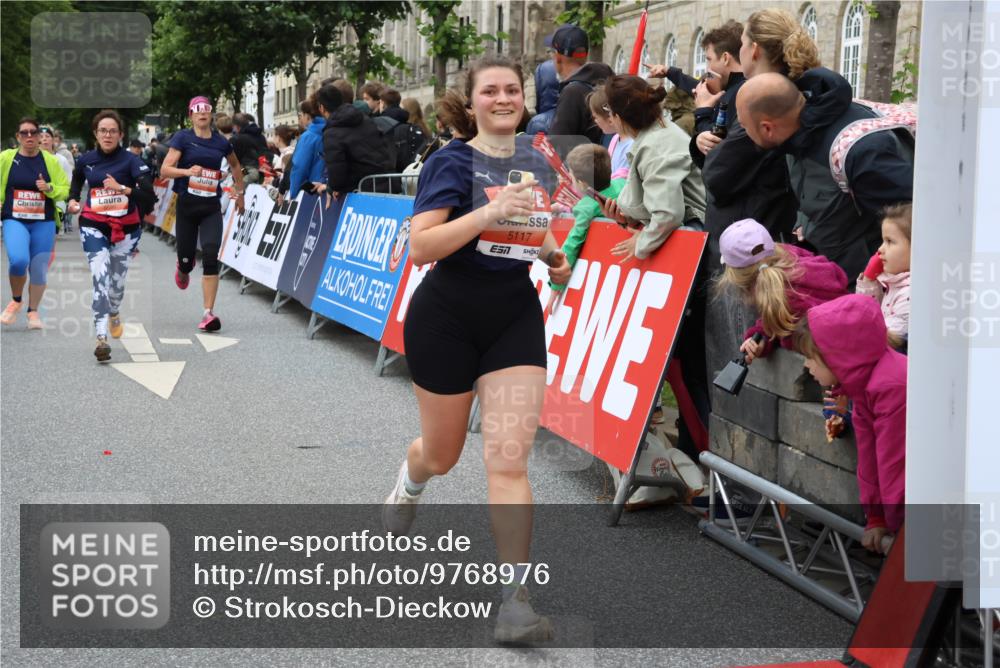 14.06.2026 - REWE Women's Run Strokosch-Dieckow http://msf.ph/oto/9768976 14.06.2026 10:59:37 Ziel 5032, 5117, 5404, 5409, 5418, 5590, 5701, 6016 meine-sportfotos.de