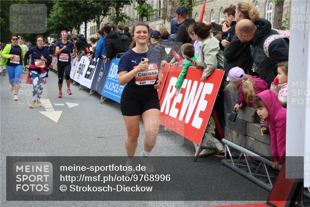 14.06.2026 - REWE Women's Run Strokosch-Dieckow http://msf.ph/oto/9768996 14.06.2026 10:59:37 Ziel 5032, 5117, 5404, 5409, 5418, 5590, 5701, 6016 meine-sportfotos.de
