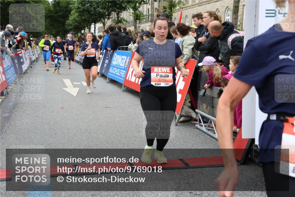 14.06.2026 - REWE Women's Run Strokosch-Dieckow http://msf.ph/oto/9769018 14.06.2026 10:59:36 Ziel 5032, 5117, 5404, 5409, 5418, 5590, 5701, 6016 meine-sportfotos.de