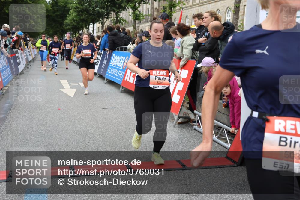 14.06.2026 - REWE Women's Run Strokosch-Dieckow http://msf.ph/oto/9769031 14.06.2026 10:59:36 Ziel 5032, 5117, 5404, 5409, 5418, 5590, 5701, 6016 meine-sportfotos.de