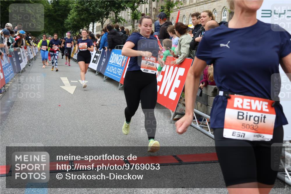 14.06.2026 - REWE Women's Run Strokosch-Dieckow http://msf.ph/oto/9769053 14.06.2026 10:59:36 Ziel 5032, 5117, 5404, 5409, 5418, 5590, 5701, 6016 meine-sportfotos.de