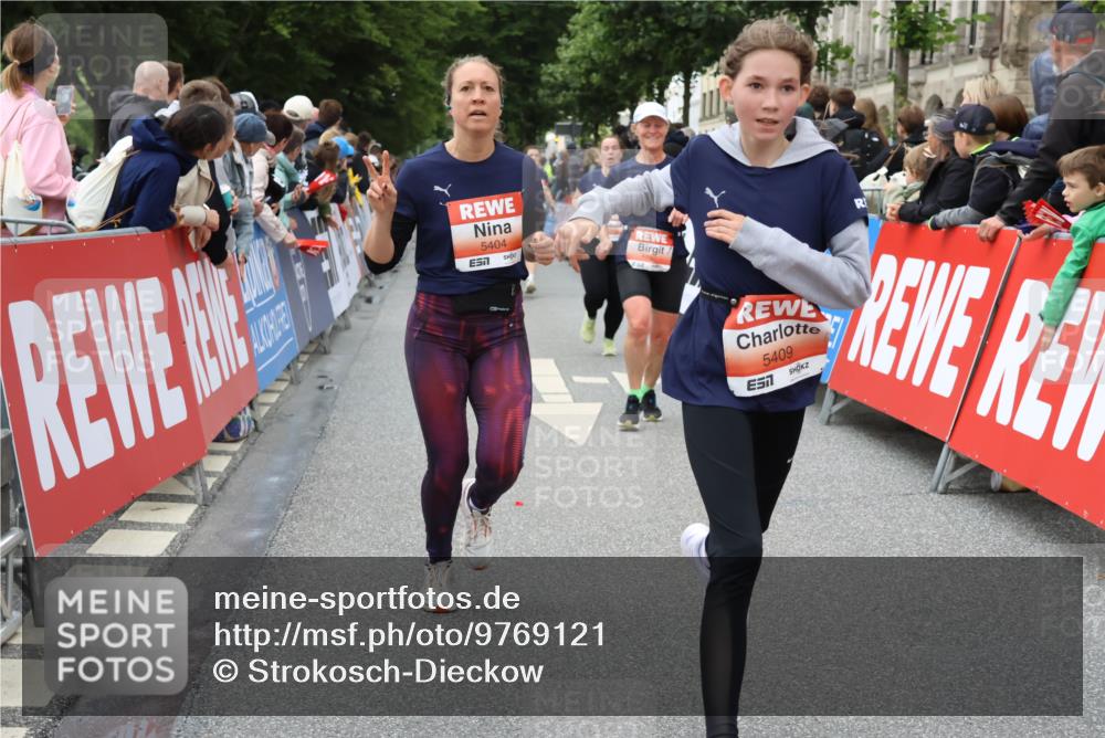 14.06.2026 - REWE Women's Run Strokosch-Dieckow http://msf.ph/oto/9769121 14.06.2026 10:59:33 Ziel 5032, 5172, 5404, 5409, 5701 meine-sportfotos.de