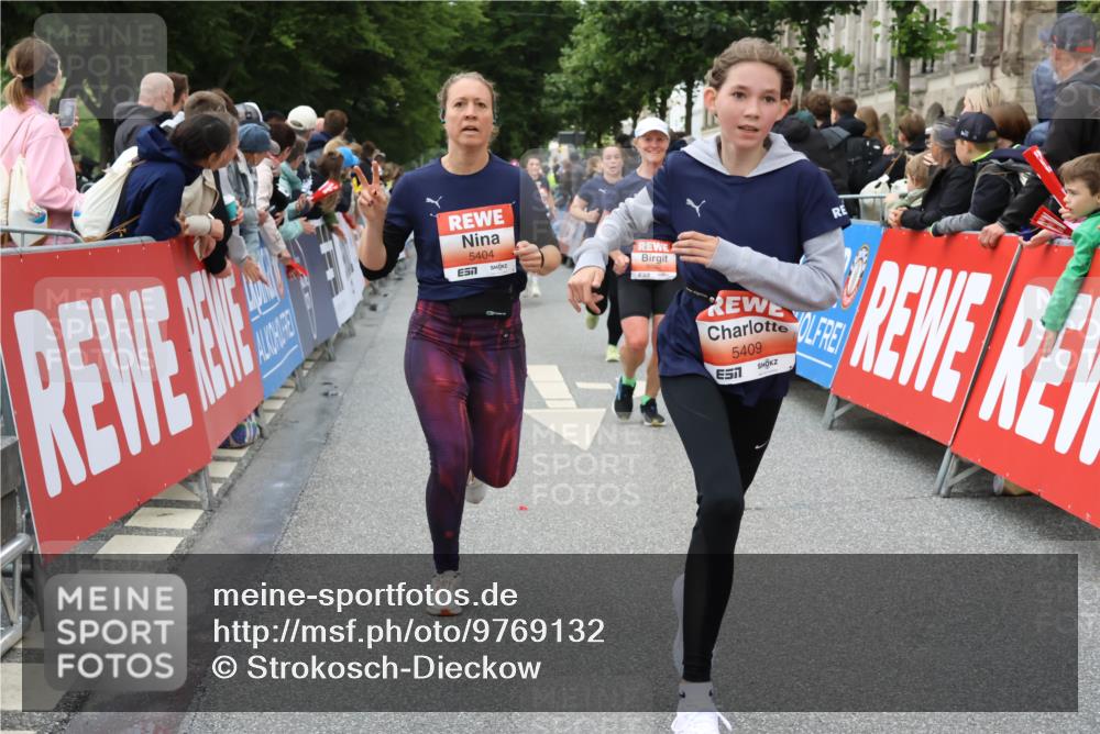 14.06.2026 - REWE Women's Run Strokosch-Dieckow http://msf.ph/oto/9769132 14.06.2026 10:59:33 Ziel 5032, 5172, 5404, 5409, 5701 meine-sportfotos.de