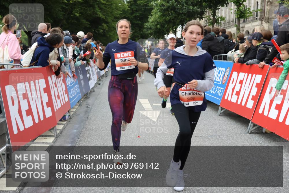 14.06.2026 - REWE Women's Run Strokosch-Dieckow http://msf.ph/oto/9769142 14.06.2026 10:59:32 Ziel 5032, 5172, 5337, 5404, 5409, 5635, 5701 meine-sportfotos.de