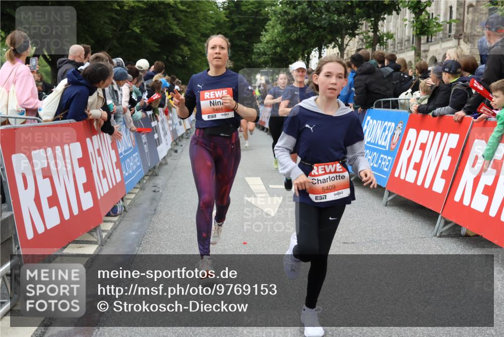 14.06.2026 - REWE Women's Run Strokosch-Dieckow http://msf.ph/oto/9769153 14.06.2026 10:59:32 Ziel 5032, 5172, 5337, 5404, 5409, 5635, 5701 meine-sportfotos.de