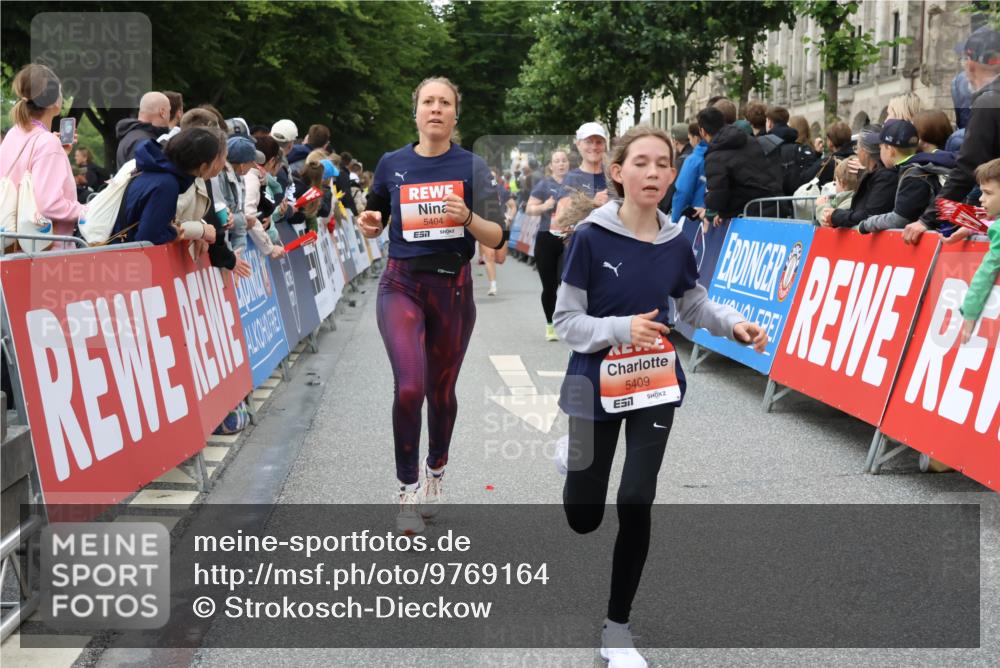 14.06.2026 - REWE Women's Run Strokosch-Dieckow http://msf.ph/oto/9769164 14.06.2026 10:59:32 Ziel 5032, 5172, 5337, 5404, 5409, 5635, 5701 meine-sportfotos.de