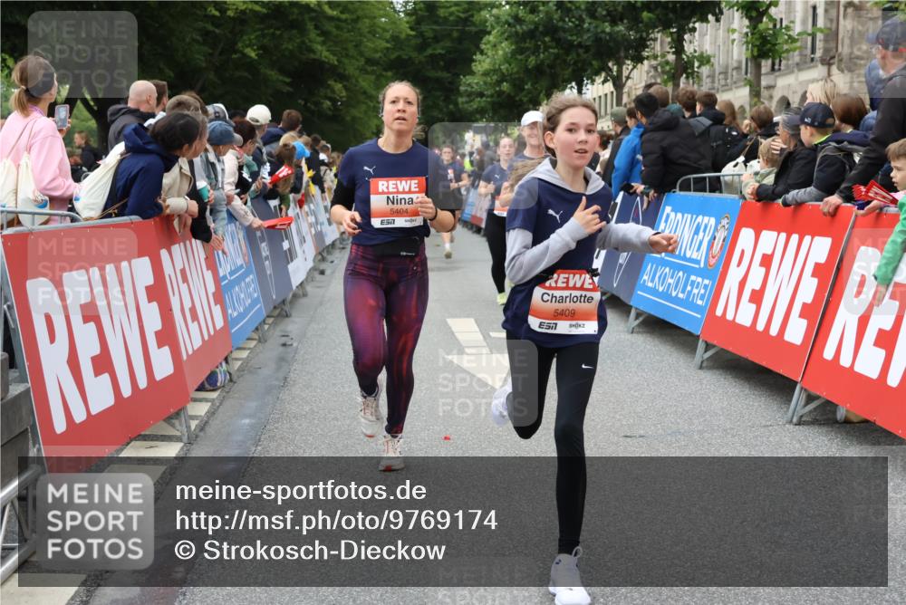 14.06.2026 - REWE Women's Run Strokosch-Dieckow http://msf.ph/oto/9769174 14.06.2026 10:59:32 Ziel 5032, 5172, 5337, 5404, 5409, 5635, 5701 meine-sportfotos.de