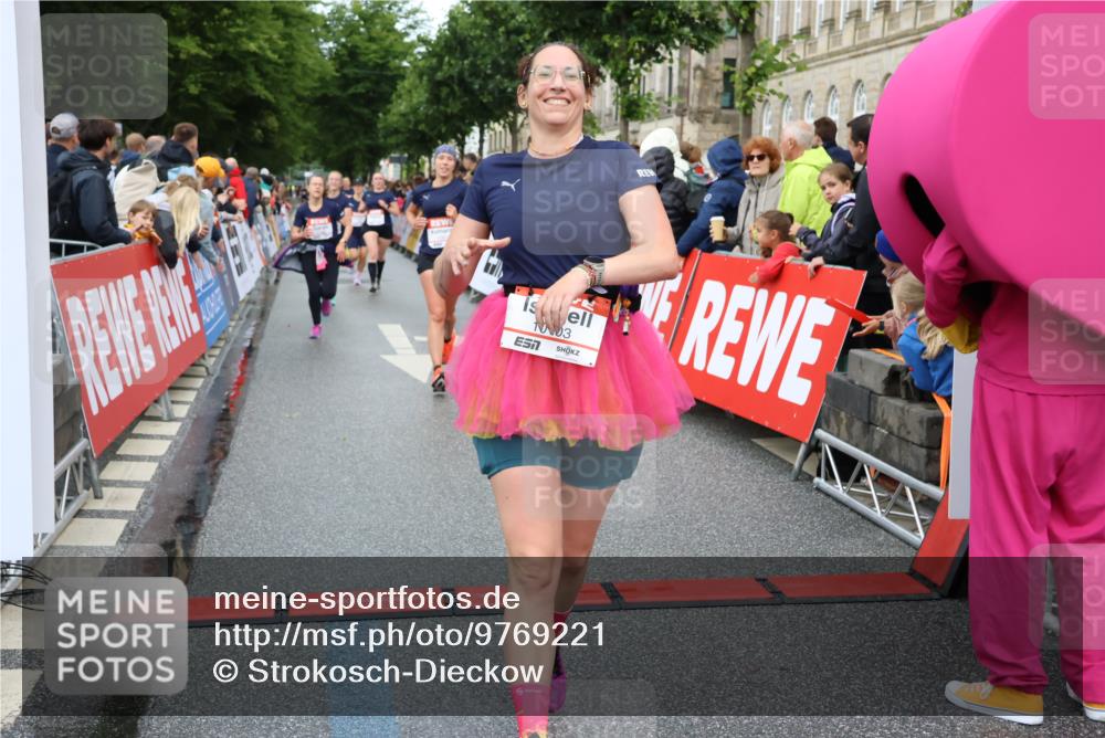 14.06.2026 - REWE Women's Run Strokosch-Dieckow http://msf.ph/oto/9769221 14.06.2026 09:53:47 Ziel 10062, 10097, 10103, 10478, 10632, 10871, 10914, 11051, 11468 meine-sportfotos.de