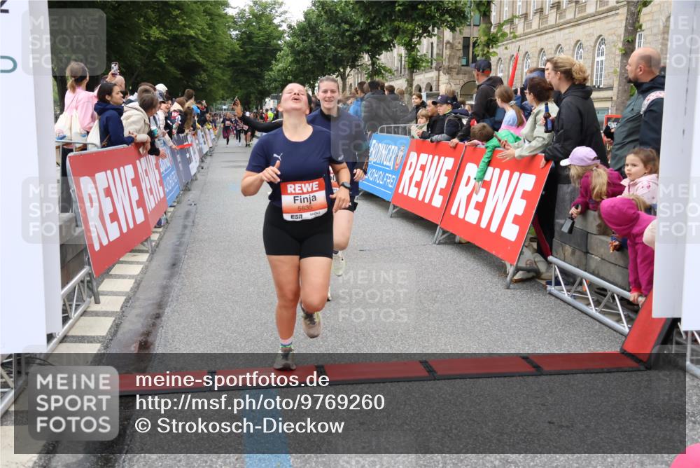 14.06.2026 - REWE Women's Run Strokosch-Dieckow http://msf.ph/oto/9769260 14.06.2026 10:59:24 Ziel 5095, 5172, 5337, 5635, 5731, 6011, 6020, 6054, 6056 meine-sportfotos.de