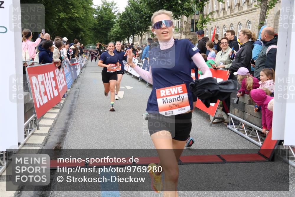 14.06.2026 - REWE Women's Run Strokosch-Dieckow http://msf.ph/oto/9769280 14.06.2026 10:59:23 Ziel 5095, 5172, 5337, 5635, 5731, 6011, 6020, 6054, 6056 meine-sportfotos.de