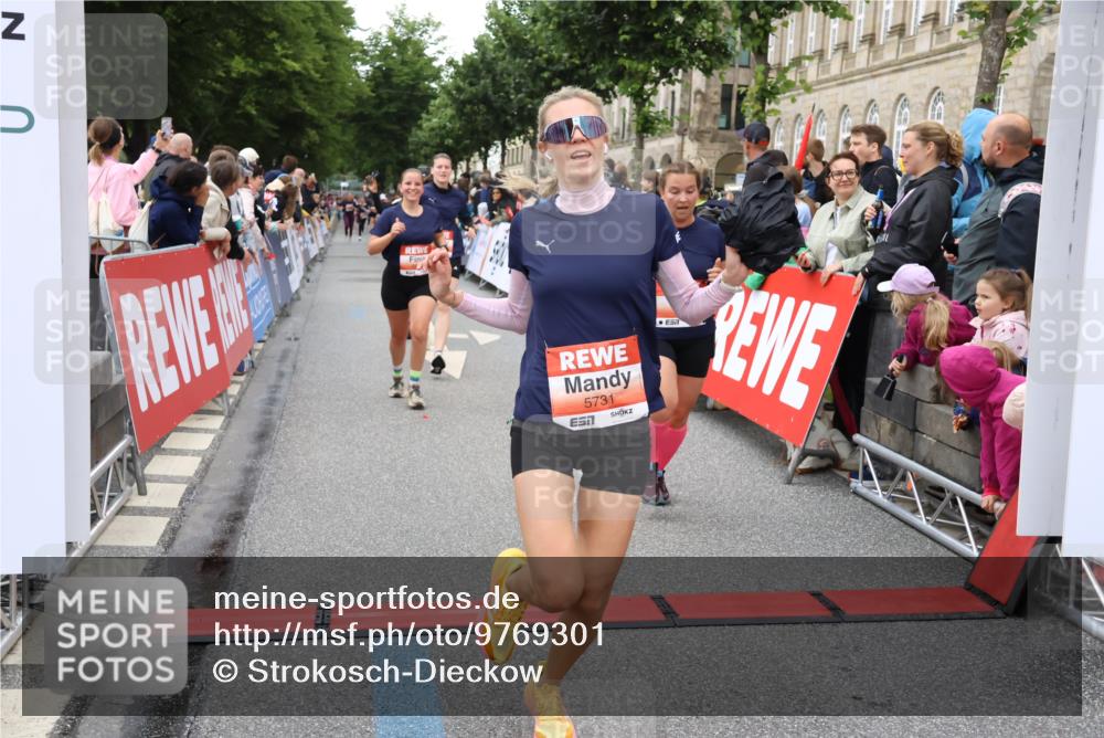14.06.2026 - REWE Women's Run Strokosch-Dieckow http://msf.ph/oto/9769301 14.06.2026 10:59:23 Ziel 5095, 5172, 5337, 5635, 5731, 6011, 6020, 6054, 6056 meine-sportfotos.de