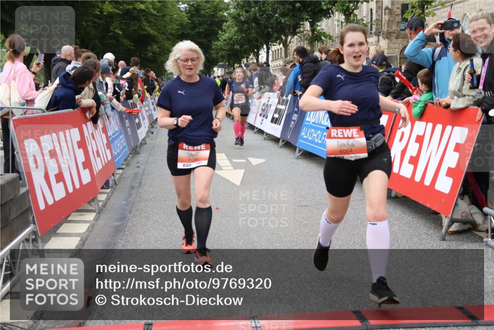 14.06.2026 - REWE Women's Run Strokosch-Dieckow http://msf.ph/oto/9769320 14.06.2026 10:59:20 Ziel 5095, 5337, 5635, 5675, 5731, 6011, 6020, 6054, 6056 meine-sportfotos.de