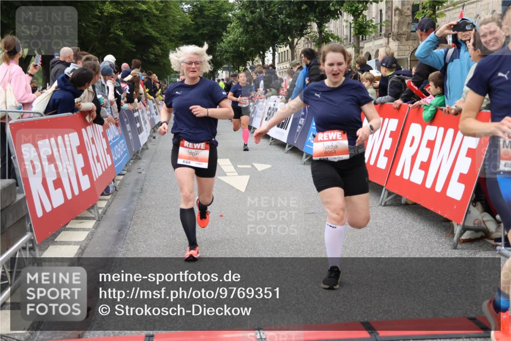 14.06.2026 - REWE Women's Run Strokosch-Dieckow http://msf.ph/oto/9769351 14.06.2026 10:59:20 Ziel 5095, 5337, 5635, 5675, 5731, 6011, 6020, 6054, 6056 meine-sportfotos.de