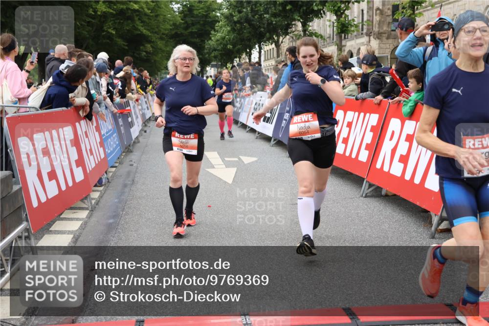 14.06.2026 - REWE Women's Run Strokosch-Dieckow http://msf.ph/oto/9769369 14.06.2026 10:59:20 Ziel 5095, 5337, 5635, 5675, 5731, 6011, 6020, 6054, 6056 meine-sportfotos.de