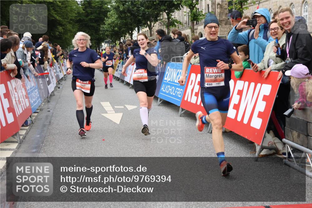 14.06.2026 - REWE Women's Run Strokosch-Dieckow http://msf.ph/oto/9769394 14.06.2026 10:59:19 Ziel 5095, 5595, 5675, 5731, 6011, 6020, 6054, 6056 meine-sportfotos.de