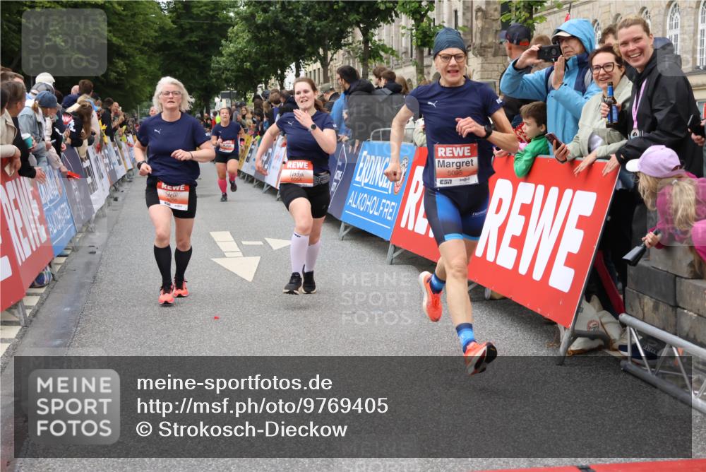 14.06.2026 - REWE Women's Run Strokosch-Dieckow http://msf.ph/oto/9769405 14.06.2026 10:59:19 Ziel 5095, 5595, 5675, 5731, 6011, 6020, 6054, 6056 meine-sportfotos.de