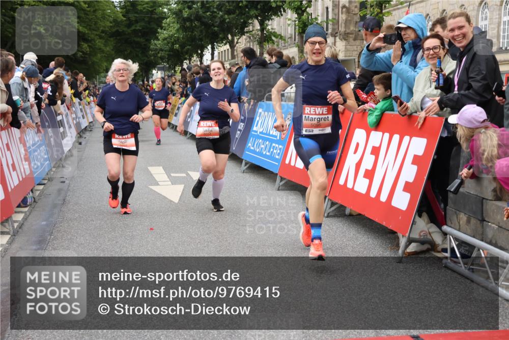 14.06.2026 - REWE Women's Run Strokosch-Dieckow http://msf.ph/oto/9769415 14.06.2026 10:59:19 Ziel 5095, 5595, 5675, 5731, 6011, 6020, 6054, 6056 meine-sportfotos.de