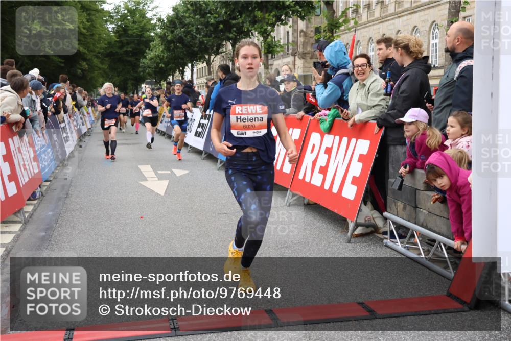 14.06.2026 - REWE Women's Run Strokosch-Dieckow http://msf.ph/oto/9769448 14.06.2026 10:59:17 Ziel 5095, 5595, 5675, 5986, 6020, 6054, 6056 meine-sportfotos.de
