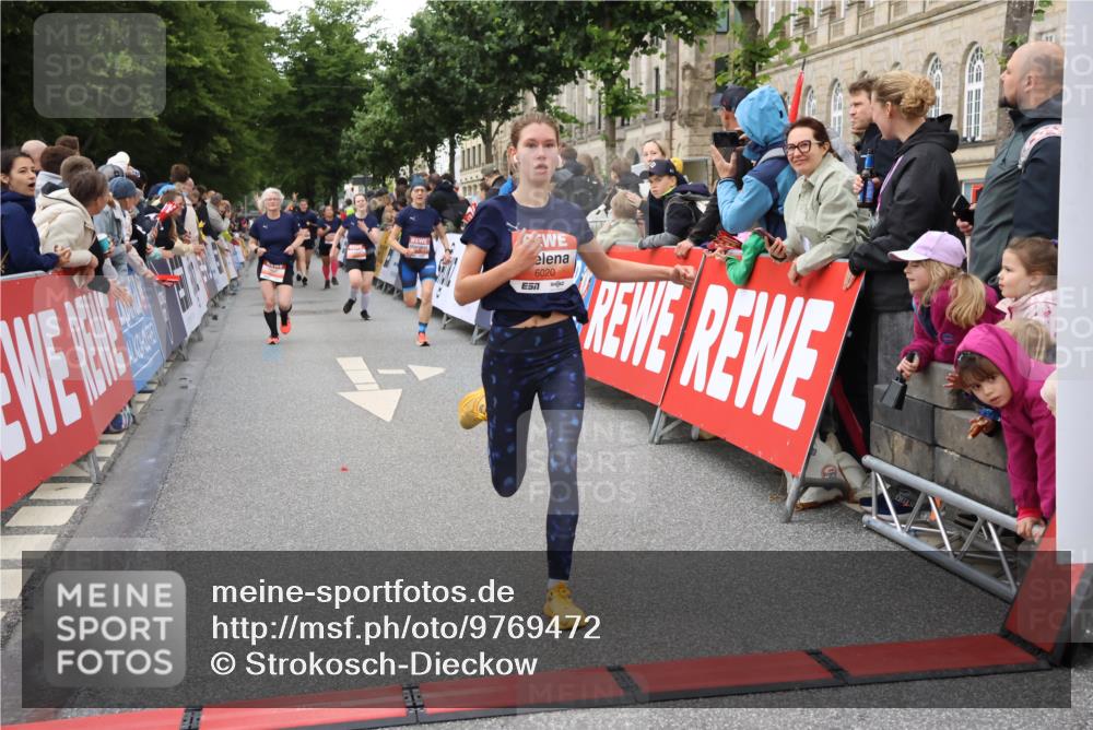 14.06.2026 - REWE Women's Run Strokosch-Dieckow http://msf.ph/oto/9769472 14.06.2026 10:59:17 Ziel 5095, 5595, 5675, 5986, 6020, 6054, 6056 meine-sportfotos.de