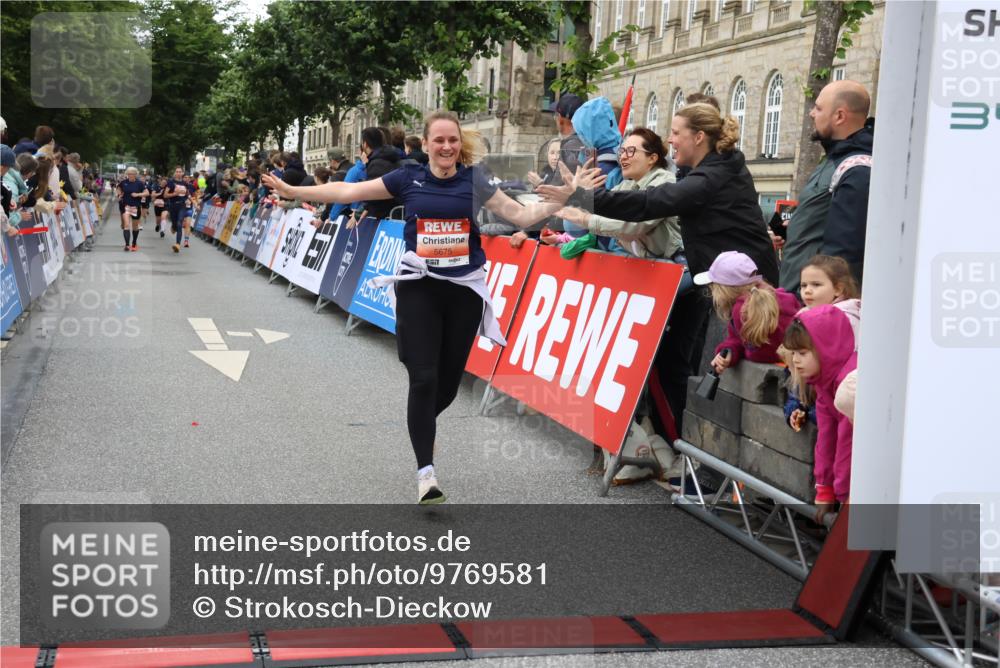 14.06.2026 - REWE Women's Run Strokosch-Dieckow http://msf.ph/oto/9769581 14.06.2026 10:59:13 Ziel 5595, 5675, 5703, 5986, 6020 meine-sportfotos.de
