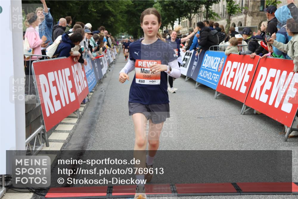 14.06.2026 - REWE Women's Run Strokosch-Dieckow http://msf.ph/oto/9769613 14.06.2026 10:59:11 Ziel 5142, 5376, 5595, 5675, 5703, 5986 meine-sportfotos.de