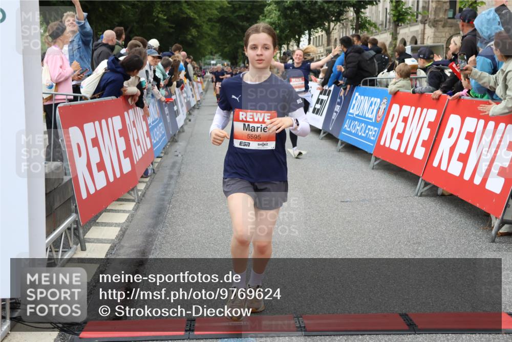 14.06.2026 - REWE Women's Run Strokosch-Dieckow http://msf.ph/oto/9769624 14.06.2026 10:59:11 Ziel 5142, 5376, 5595, 5675, 5703, 5986 meine-sportfotos.de