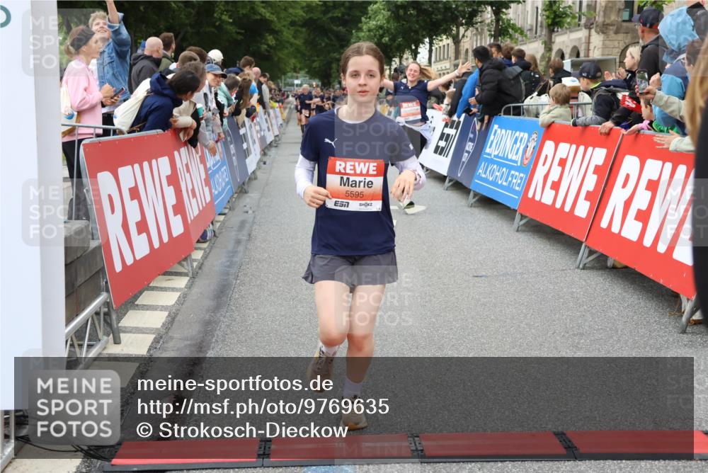 14.06.2026 - REWE Women's Run Strokosch-Dieckow http://msf.ph/oto/9769635 14.06.2026 10:59:11 Ziel 5142, 5376, 5595, 5675, 5703, 5986 meine-sportfotos.de
