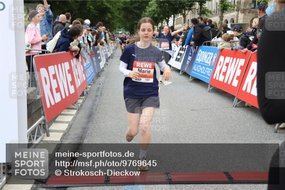 14.06.2026 - REWE Women's Run Strokosch-Dieckow http://msf.ph/oto/9769645 14.06.2026 10:59:10 Ziel 5142, 5376, 5595, 5675, 5703, 5986 meine-sportfotos.de