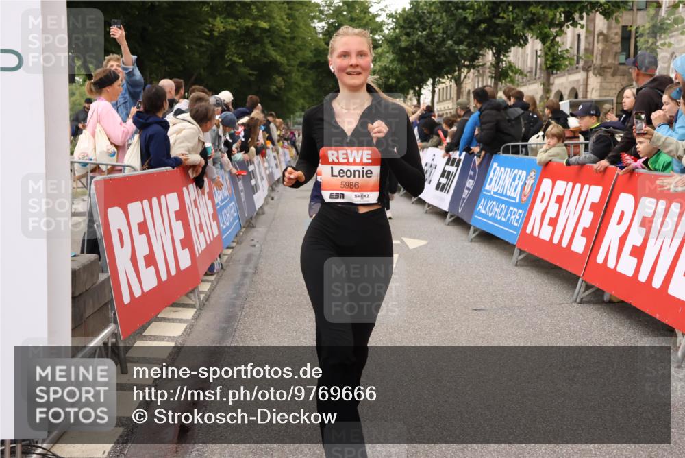 14.06.2026 - REWE Women's Run Strokosch-Dieckow http://msf.ph/oto/9769666 14.06.2026 10:59:09 Ziel 5142, 5226, 5376, 5595, 5675, 5703, 5986 meine-sportfotos.de