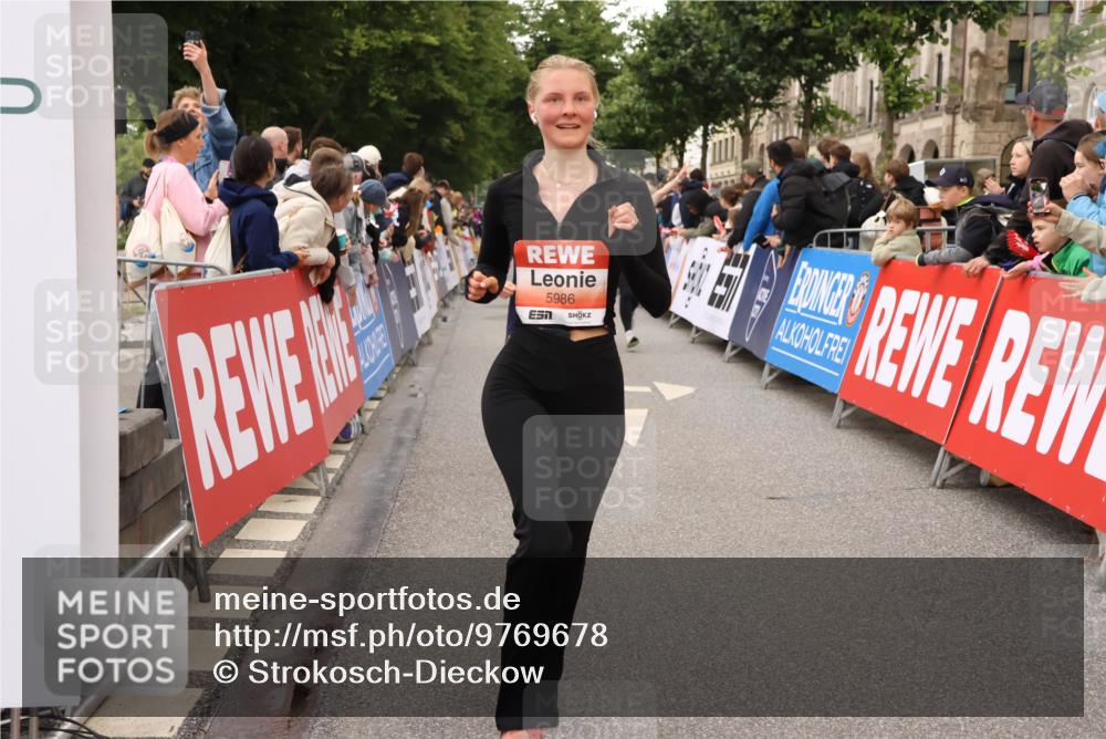 14.06.2026 - REWE Women's Run Strokosch-Dieckow http://msf.ph/oto/9769678 14.06.2026 10:59:09 Ziel 5142, 5226, 5376, 5595, 5675, 5703, 5986 meine-sportfotos.de