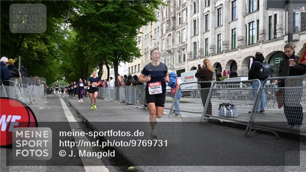 14.06.2026 - REWE Women's Run J. Mangold http://msf.ph/oto/9769731 14.06.2026 09:53:42 Ziel 10847, 11184, 11315 meine-sportfotos.de