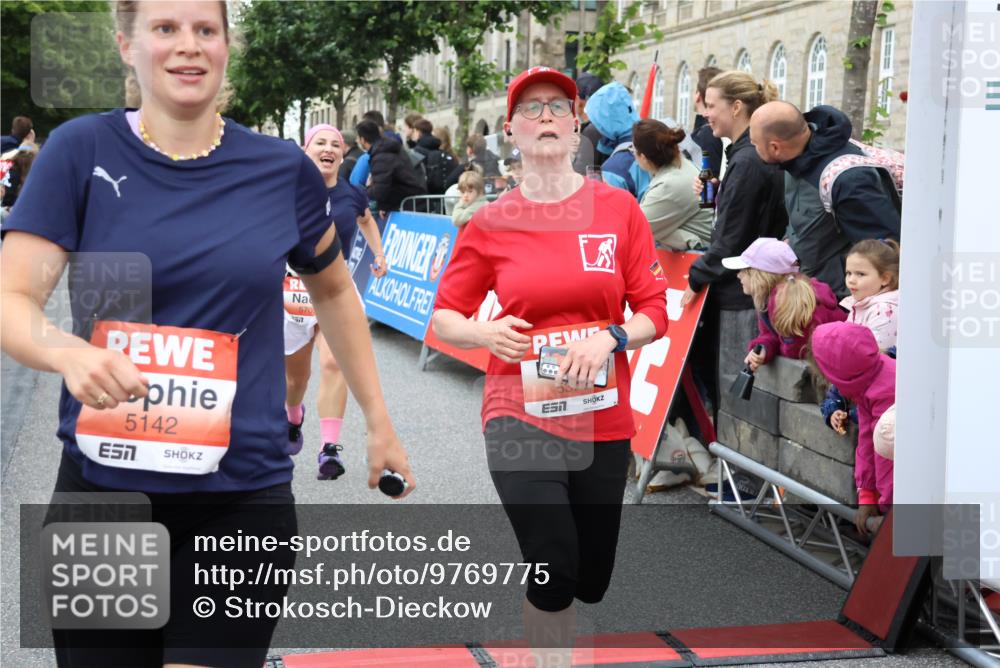14.06.2026 - REWE Women's Run Strokosch-Dieckow http://msf.ph/oto/9769775 14.06.2026 10:59:05 Ziel 5066, 5067, 5142, 5144, 5154, 5226, 5376, 5703, 5741, 5986 meine-sportfotos.de