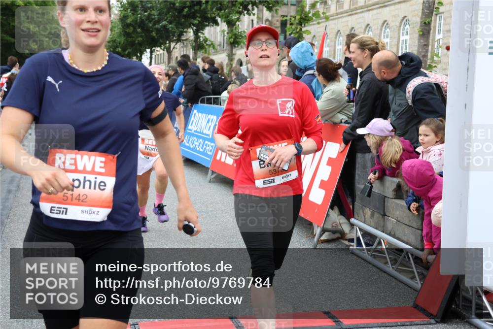 14.06.2026 - REWE Women's Run Strokosch-Dieckow http://msf.ph/oto/9769784 14.06.2026 10:59:05 Ziel 5066, 5067, 5142, 5144, 5154, 5226, 5376, 5703, 5741, 5986 meine-sportfotos.de